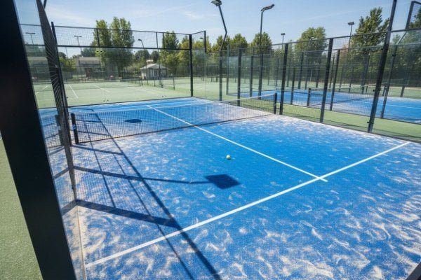 How to choose the right padel court surface
