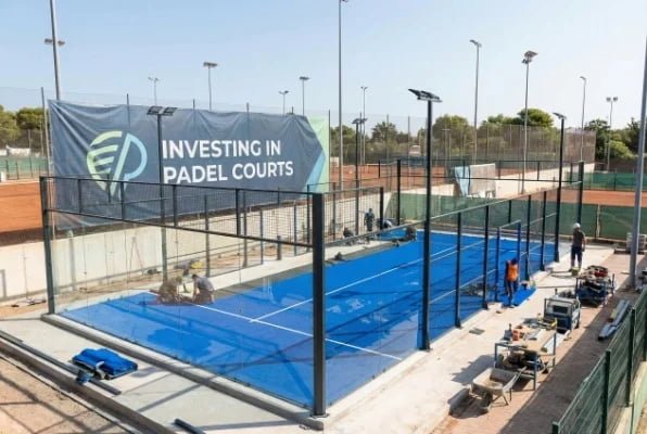 Construction of a professional padel court