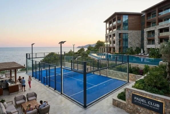 How to choose a padel court for a hotel or resort?