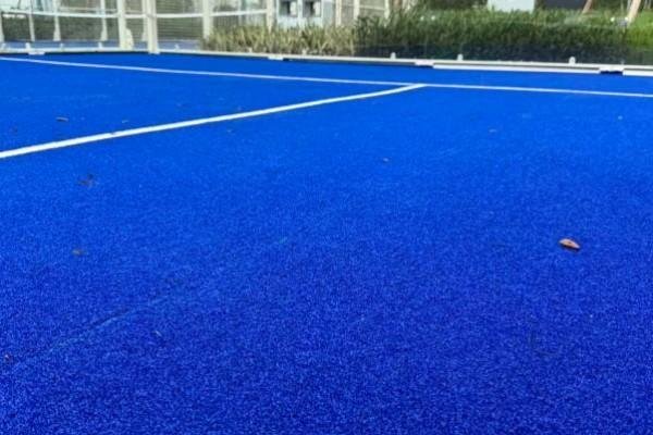 texturized grass hiding sand used for on a padel court
