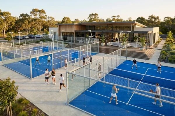 Commercial installation of a half panoramic padel court