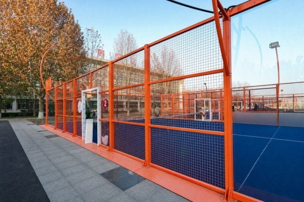 Installing a mobile padel court on perfectly level ground