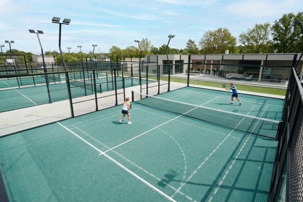Singles padel rules on a standard doubles court