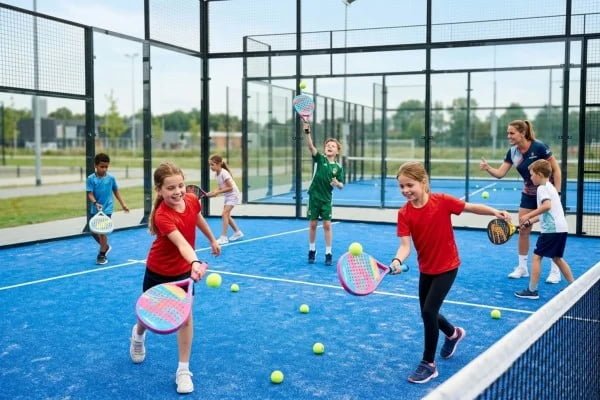 Immediate feedback during children’s padel activities